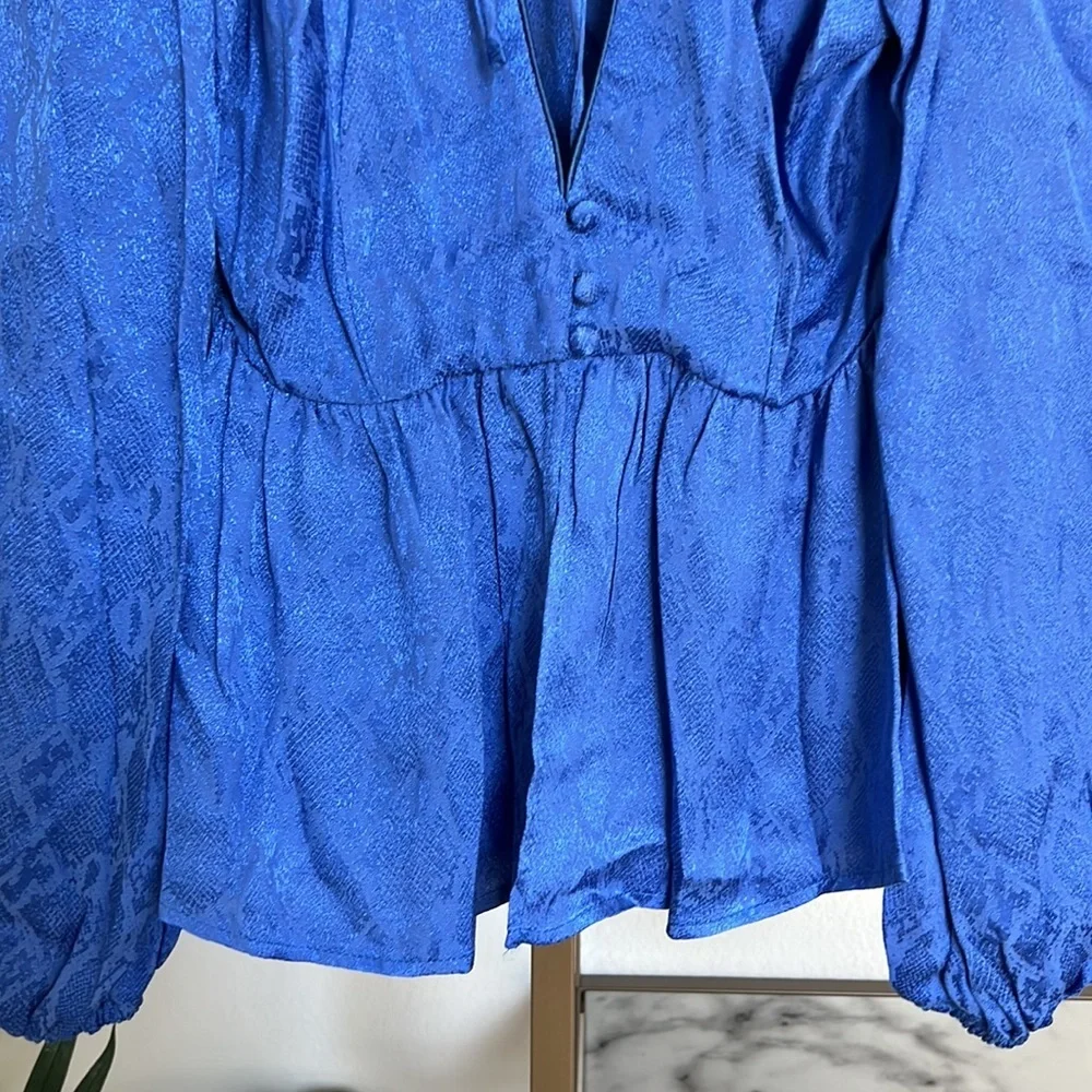 🌼TOPSHOP🌼 NWT Satin Jaquard Peplum Blouse, Size 6 (US 2/4)